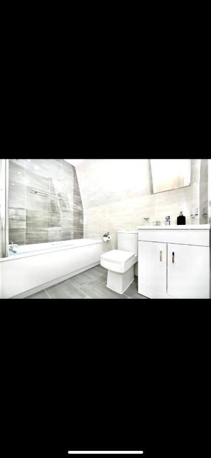 Lovely 2 Bedroom Serviced Penthouse Battersea Park Road Londres Exterior foto